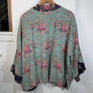 Anthropologie Floral kimono